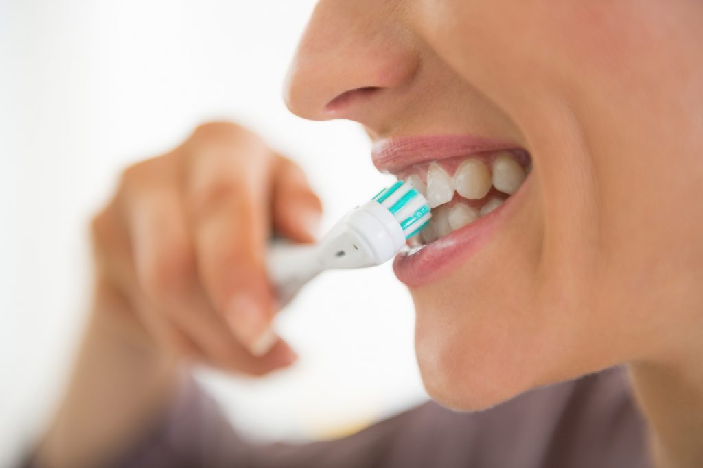 Découvrez comment et pourquoi il faut vous brosser les dents efficacement.